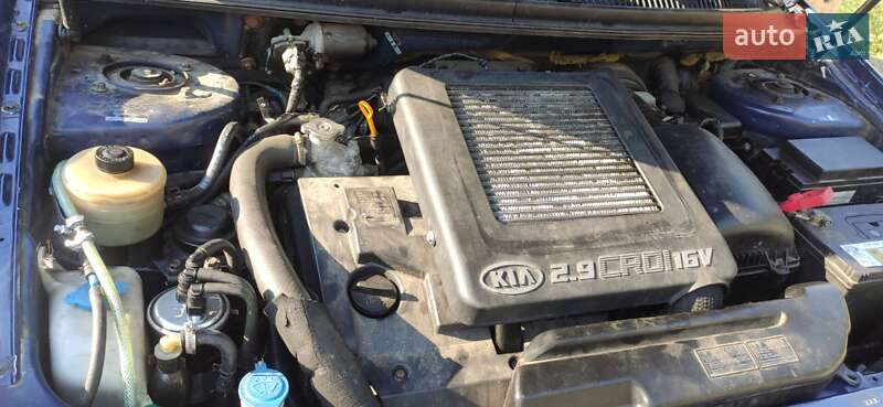 Минивэн Kia Carnival 2004 в Ужгороде