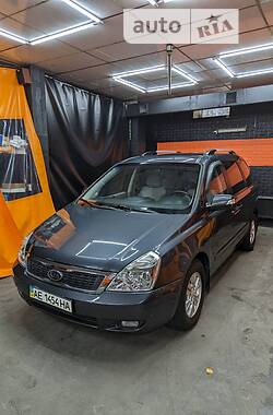 Kia Carnival 2012