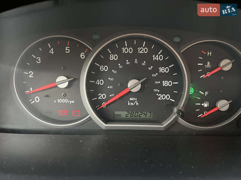 Мінівен Kia Carnival 2003 в Бучі