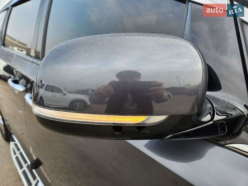 Минивэн Kia Carnival 2016 в Доброполье