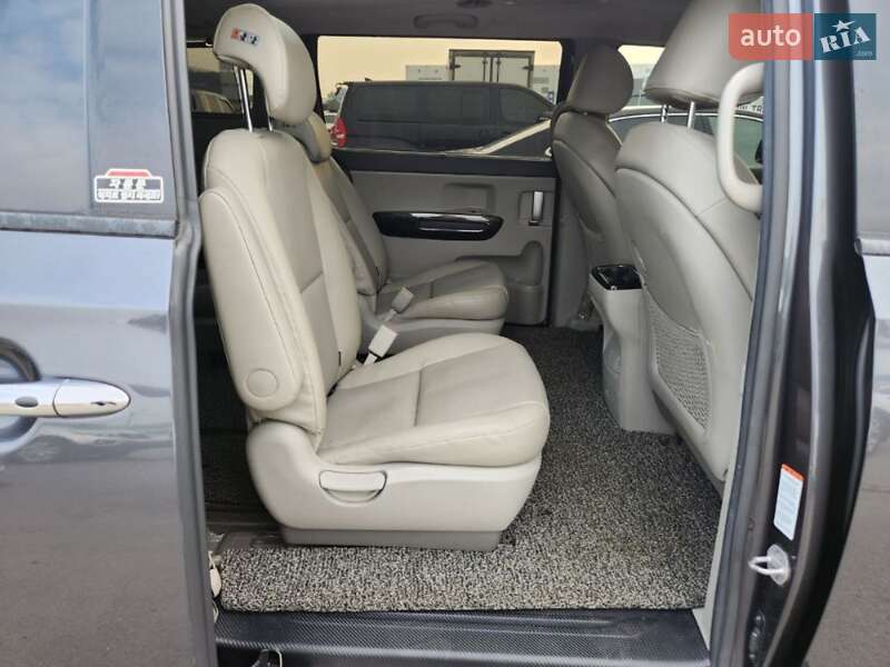 Минивэн Kia Carnival 2016 в Доброполье