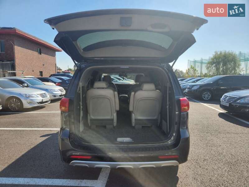 Минивэн Kia Carnival 2016 в Доброполье