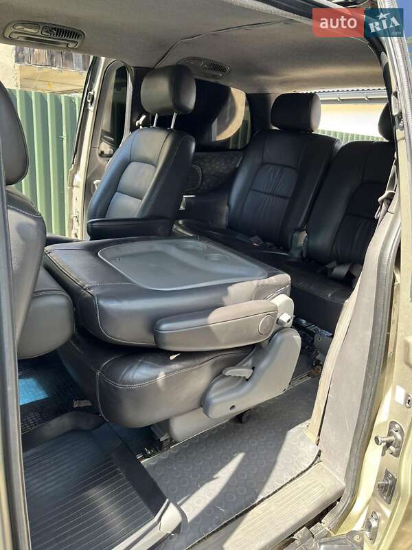Минивэн Kia Carnival 1999 в Львове