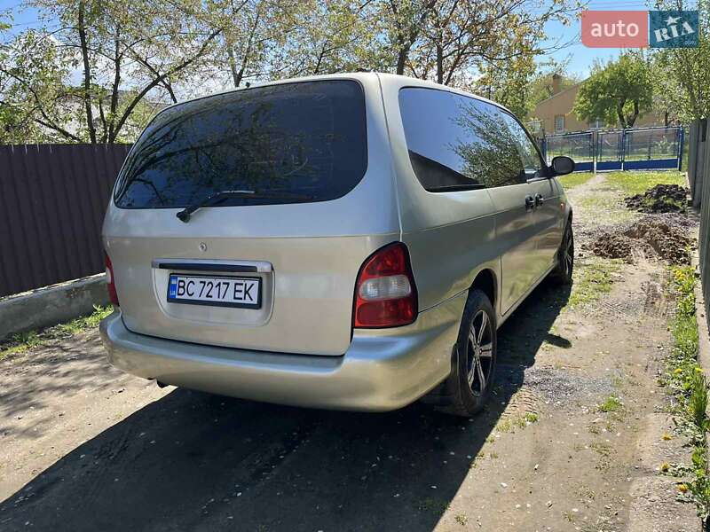 Минивэн Kia Carnival 1999 в Львове