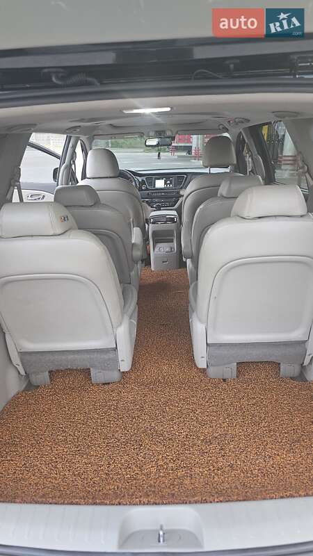 Минивэн Kia Carnival 2014 в Житомире