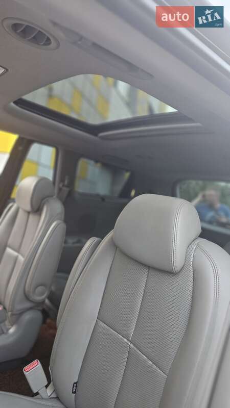 Минивэн Kia Carnival 2014 в Житомире