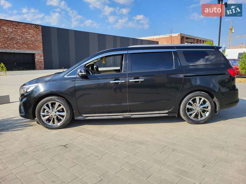 Минивэн Kia Carnival 2018 в Хмельницком