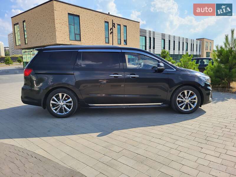 Минивэн Kia Carnival 2018 в Хмельницком