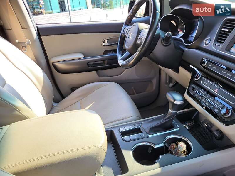 Минивэн Kia Carnival 2018 в Хмельницком