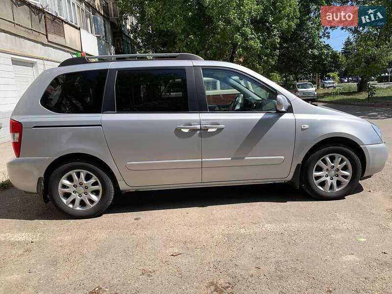 Минивэн Kia Carnival 2006 в Черновцах
