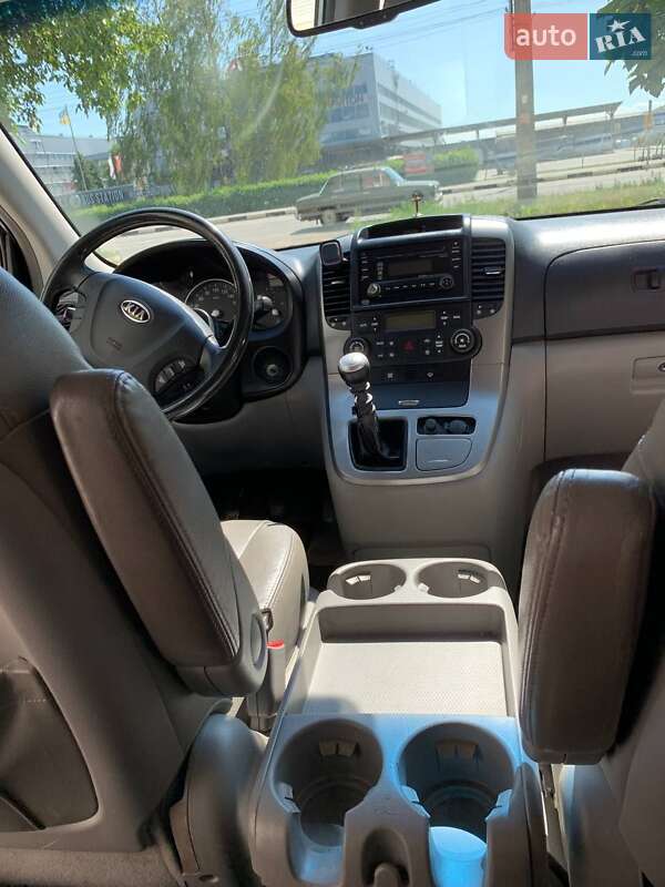 Минивэн Kia Carnival 2006 в Черновцах