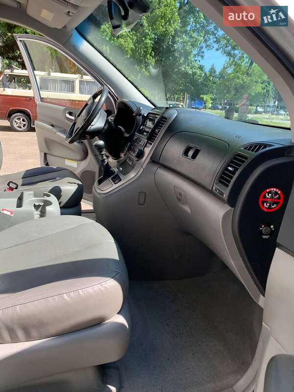 Минивэн Kia Carnival 2006 в Черновцах