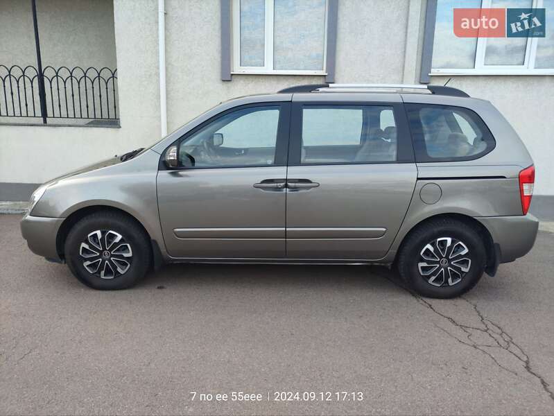 Мінівен Kia Carnival 2012 в Рівному
