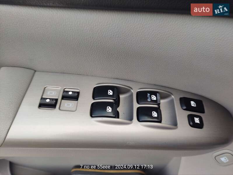 Мінівен Kia Carnival 2012 в Рівному