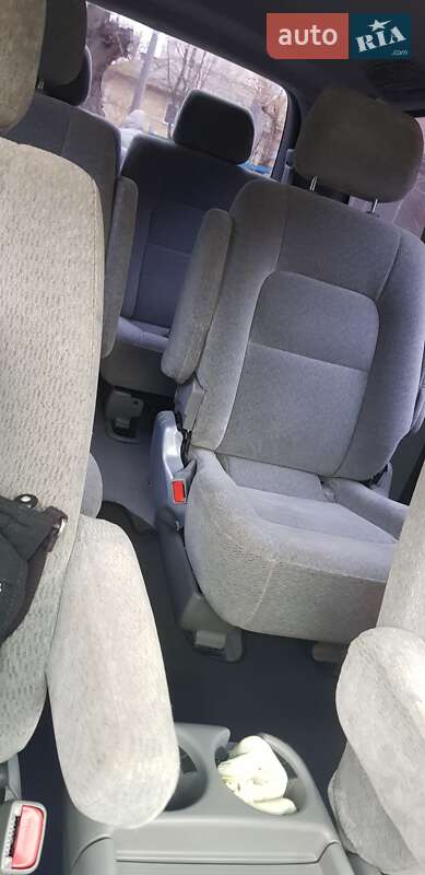 Мінівен Kia Carnival 2004 в Одесі