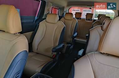 Минивэн Kia Carnival 2021 в Киеве