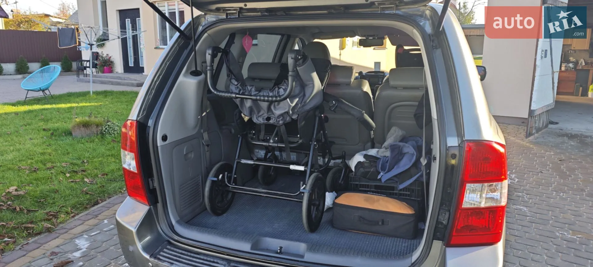 2010 Kia Carnival - мініатюра 4
