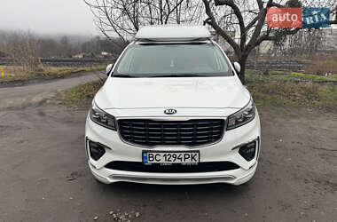 Мінівен Kia Carnival 2018 в Львові