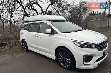 Минивэн Kia Carnival 2018 в Львове