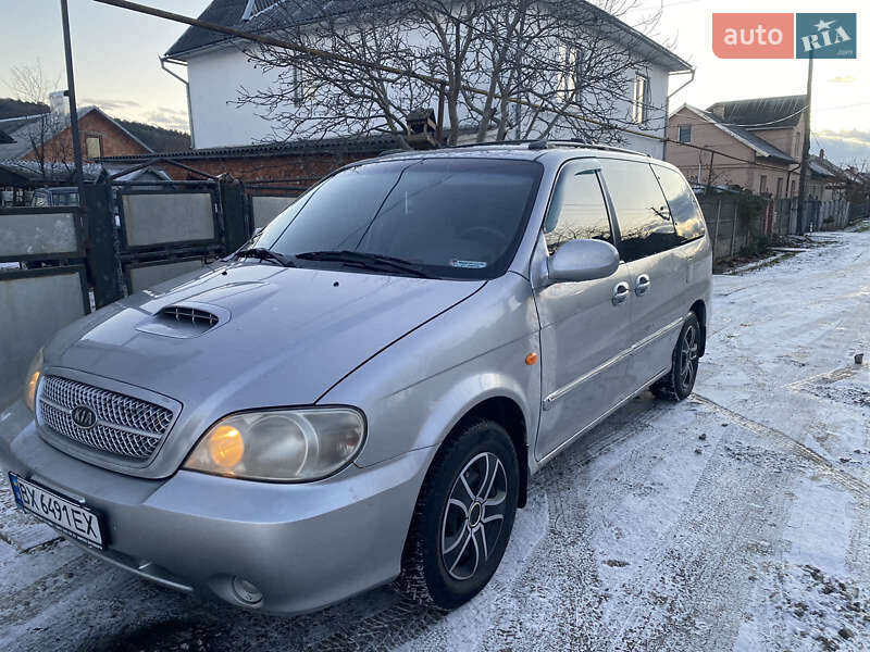 Минивэн Kia Carnival 2003 в Черновцах