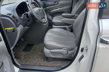 Мінівен Kia Carnival 2011 в Харкові