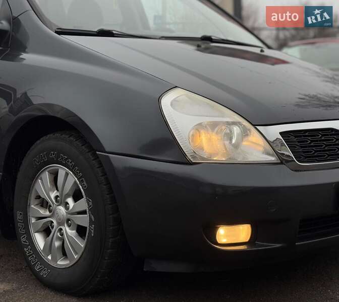 Минивэн Kia Carnival 2012 в 