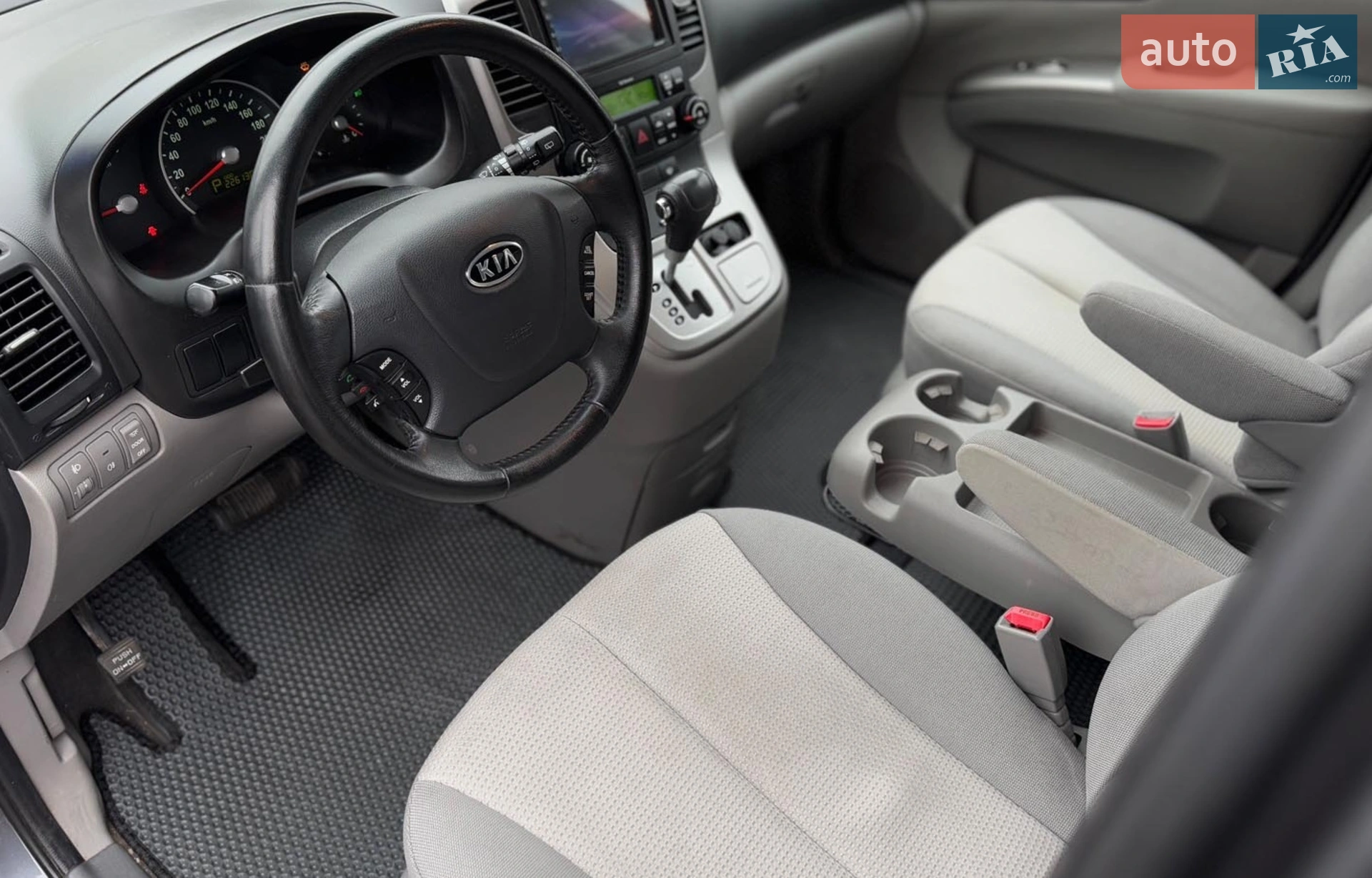 2012 Kia Carnival - мініатюра 9