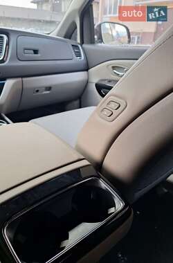 Минивэн Kia Carnival 2018 в 