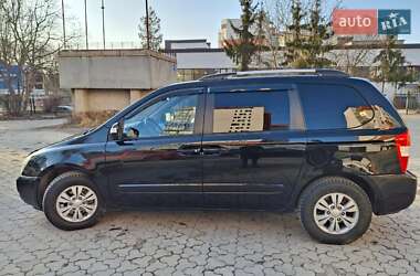 Минивэн Kia Carnival 2012 в 
