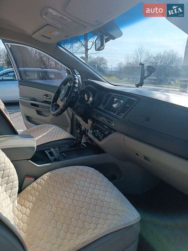 Минивэн Kia Carnival 2016 в Днепре