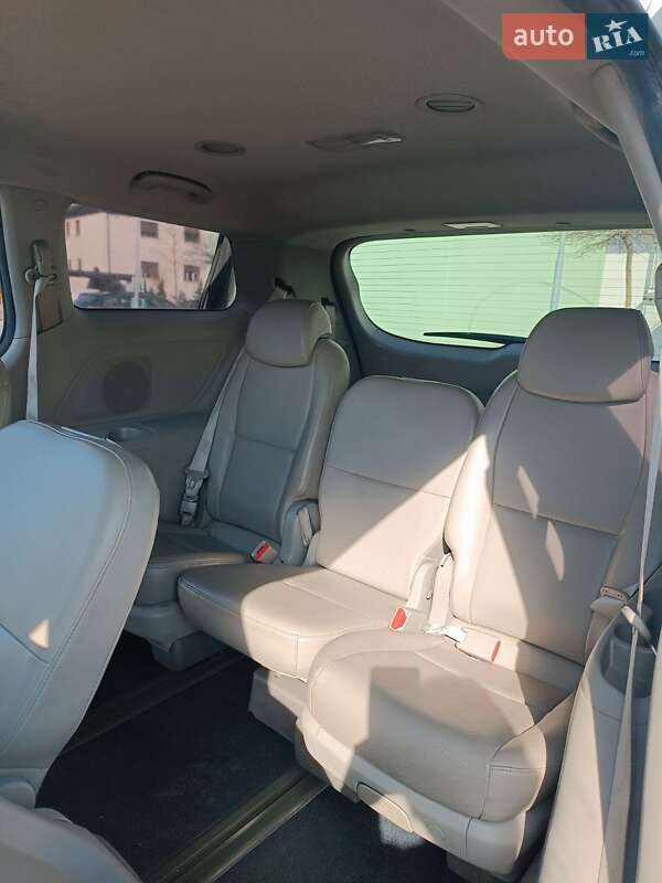 Минивэн Kia Carnival 2016 в Днепре