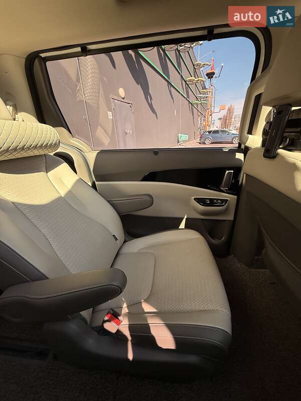 Минивэн Kia Carnival 2022 в Киеве