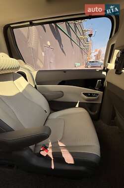 Мінівен Kia Carnival 2022 в Києві