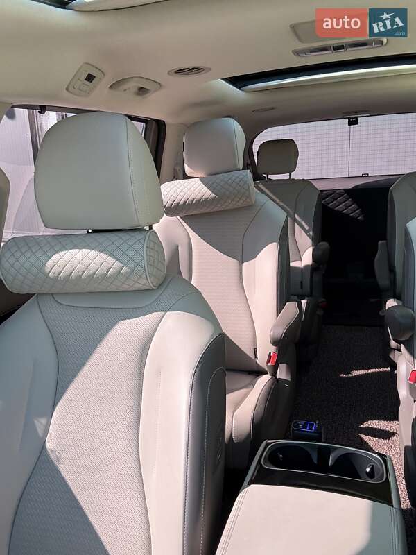 Минивэн Kia Carnival 2022 в Киеве