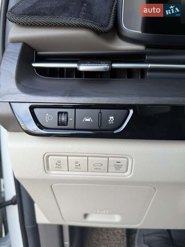 Минивэн Kia Carnival 2022 в Киеве