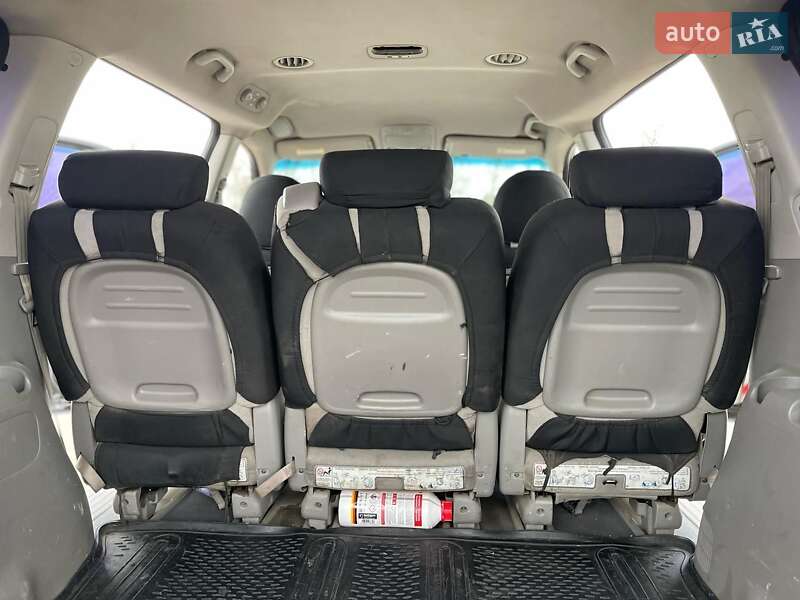 Минивэн Kia Carnival 2008 в Балаклее