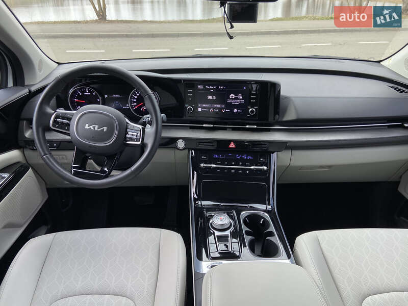 Минивэн Kia Carnival 2023 в Киеве
