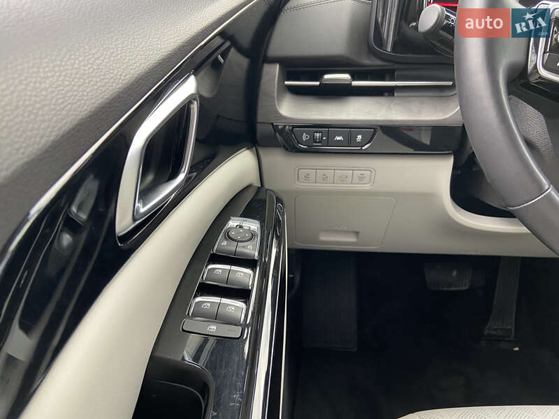 Минивэн Kia Carnival 2023 в Киеве