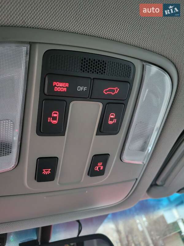 Мінівен Kia Carnival 2017 в Одесі