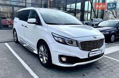 Минивэн Kia Carnival 2017 в 