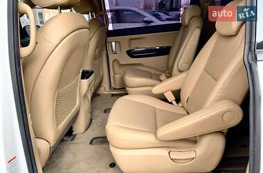 Минивэн Kia Carnival 2017 в 