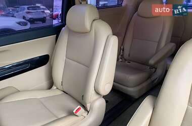 Минивэн Kia Carnival 2017 в 
