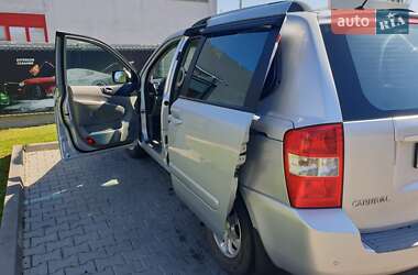 Минивэн Kia Carnival 2008 в Николаеве