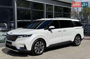 Минивэн Kia Carnival 2021 в 