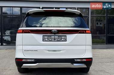 Минивэн Kia Carnival 2021 в 