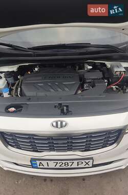 Минивэн Kia Carnival 2019 в 