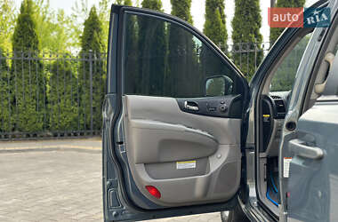 Минивэн Kia Carnival 2006 в 