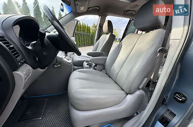 Минивэн Kia Carnival 2006 в 