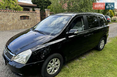 Минивэн Kia Carnival 2012 в 