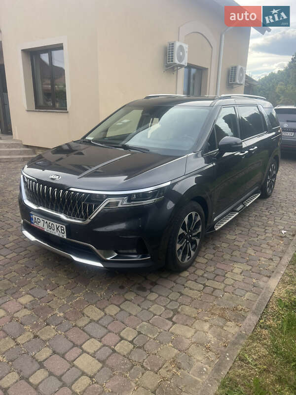 Минивэн Kia Carnival 2021 в 